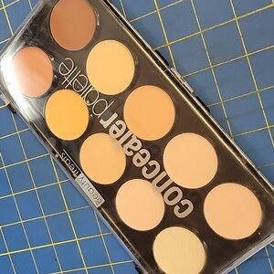 Beauty Treats - Contour Palette - Multi-Color New Sealed